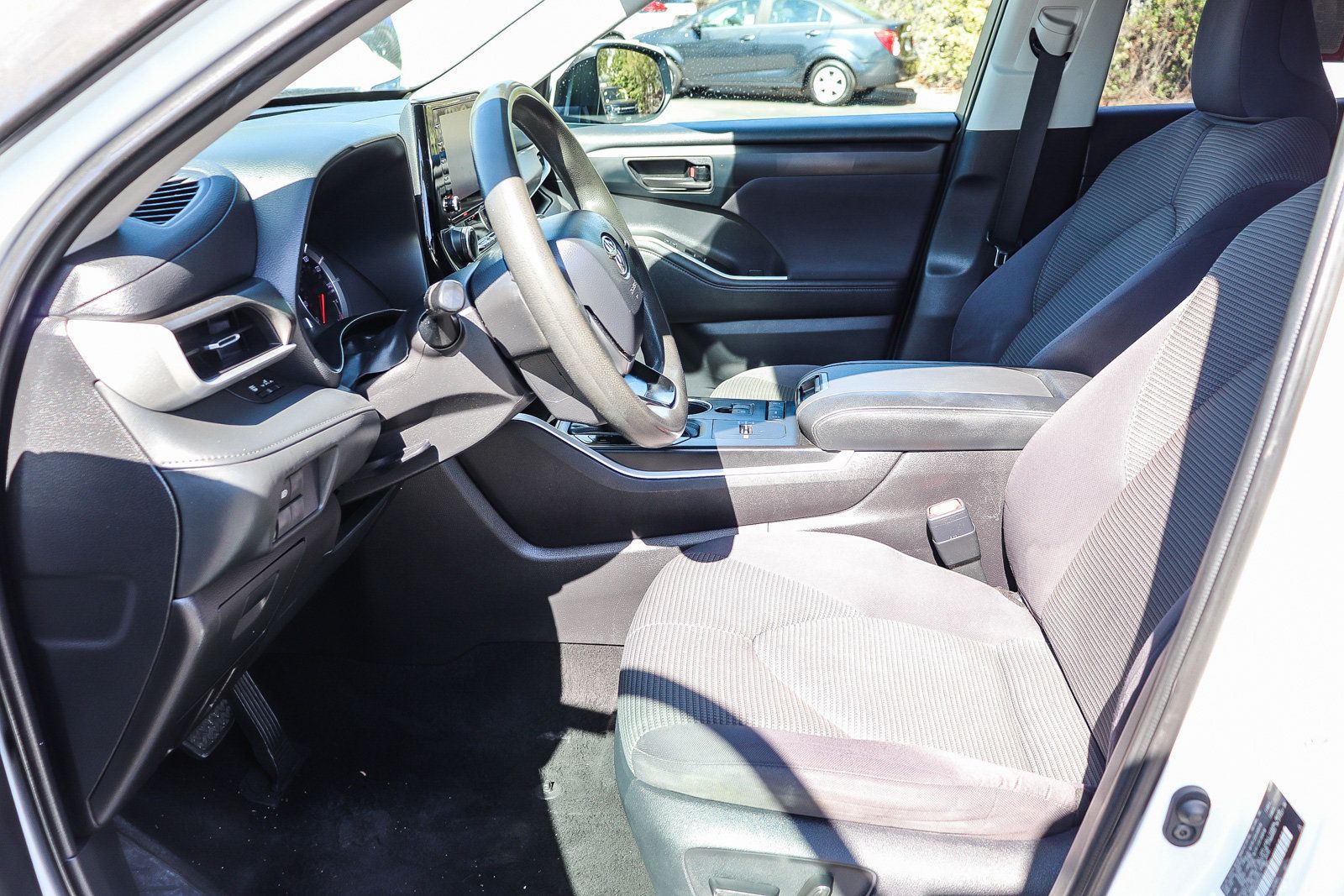 Certified 2021 Toyota Highlander L FWD image 22