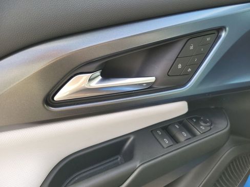 New 2026 Chevrolet Equinox EV LT image 23