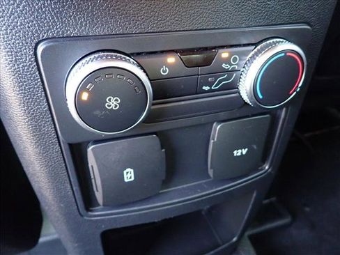 Used 2020 Ford Explorer XLT image 11