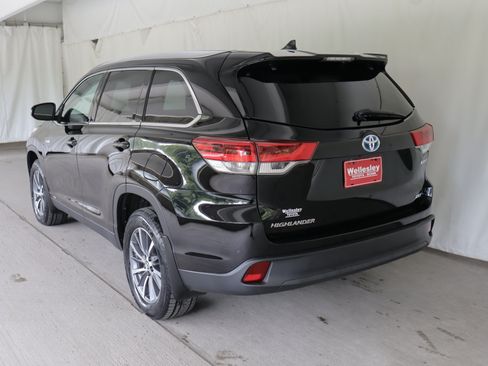 Used 2019 Toyota Highlander XLE AWD/4WD image 27