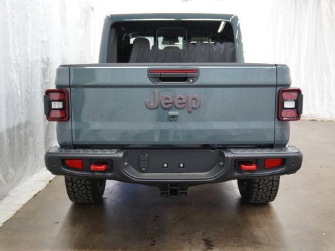 Used 2026 Jeep Gladiator Rubicon w/ Safety Group AWD/4WD image 4