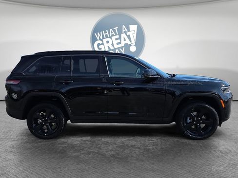 New 2026 Jeep Grand Cherokee Limited w/ Limited Altitude Package AWD/4WD image 2