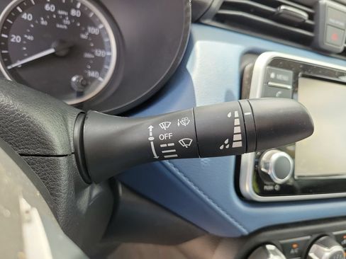 Used 2025 Nissan Versa SV FWD image 30
