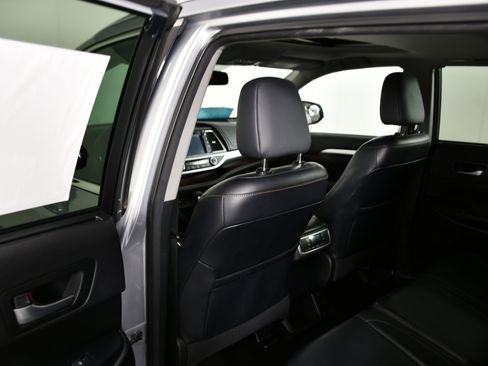Used 2016 Toyota Highlander XLE image 47