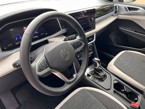 New 2026 Volkswagen Taos SE image 8