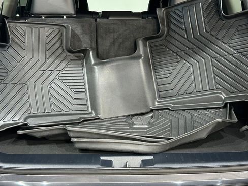 Used 2024 Toyota Highlander Platinum AWD/4WD image 36