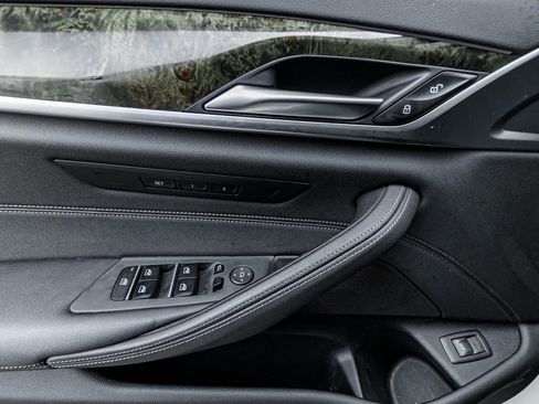 Used 2021 BMW 530i xDrive w/ M Sport Package image 22