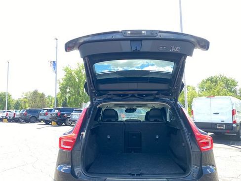 Used 2019 Volvo XC40 T5 Momentum AWD/4WD image 17