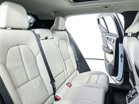 Certified 2024 Volvo XC40 B5 Plus w/ Protection Package Premier image 24