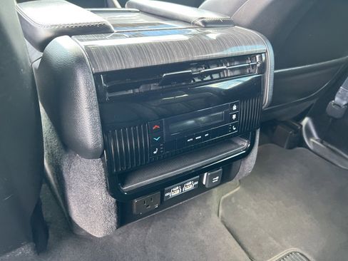 Used 2022 Jeep Wagoneer Series III w/ Convenience Group I image 18