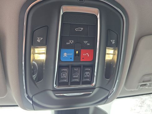 Used 2023 Jeep Grand Cherokee L Limited image 34