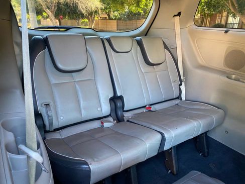 Used 2016 Kia Sedona SX image 41