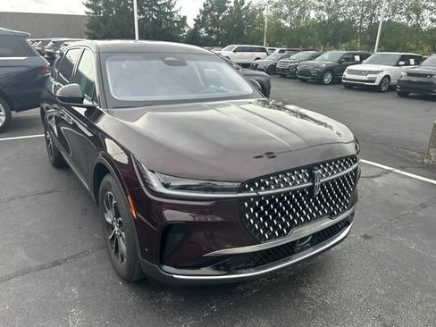 Used 2024 Lincoln Nautilus Premier AWD/4WD image 2