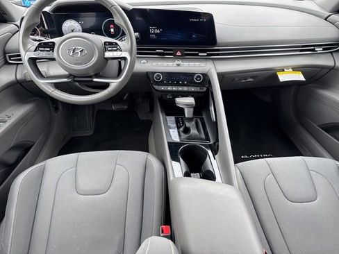 Certified 2023 Hyundai Elantra SEL w/ Convenience Package image 4