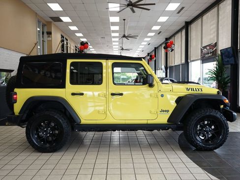 Used 2024 Jeep Wrangler Unlimited AWD/4WD image 17