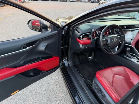 Used 2018 Toyota Camry XSE image 12