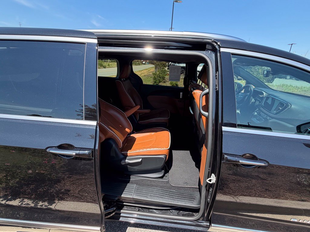 Used 2024 Chrysler Pacifica Pinnacle FWD image 48