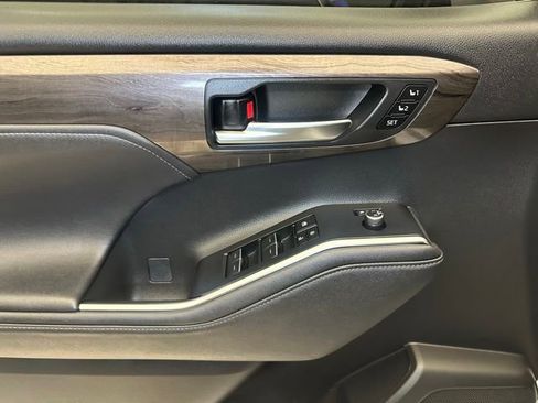 Used 2023 Toyota Highlander Platinum AWD/4WD image 22