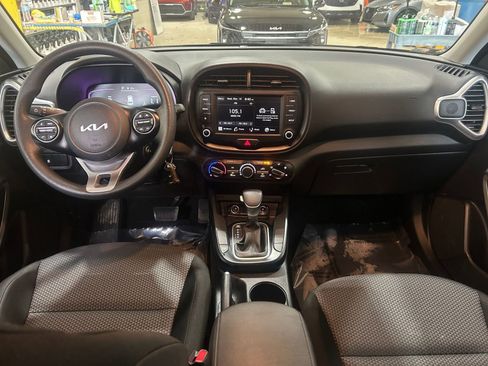 Used 2025 Kia Soul LX w/ LX Technology Package image 32