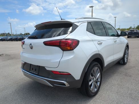 Used 2023 Buick Encore GX Essence w/ Experience Buick Package FWD image 4