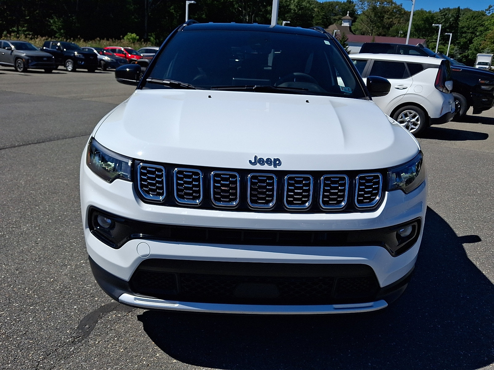 Used 2025 Jeep Compass Limited AWD/4WD image 2