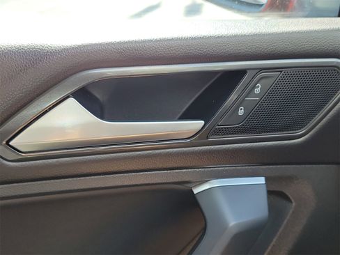 Used 2018 Volkswagen Tiguan SEL image 30