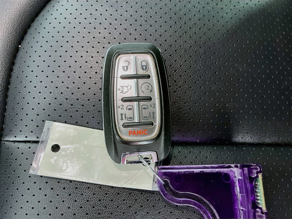 Used 2024 Chrysler Pacifica Touring-L FWD image 24