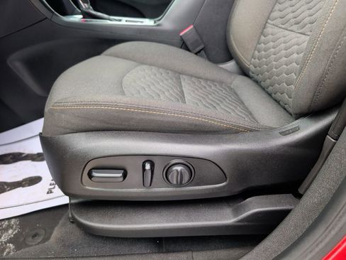 Used 2020 Chevrolet Equinox LT image 9