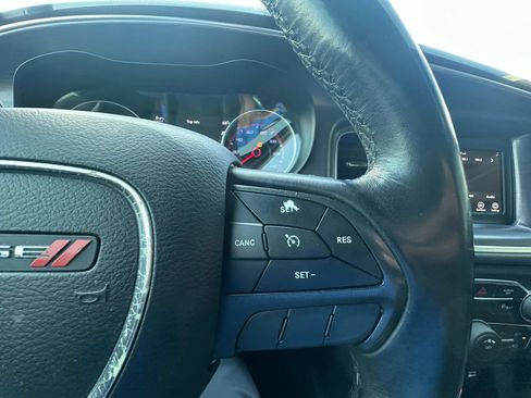 Used 2018 Dodge Charger SXT image 23