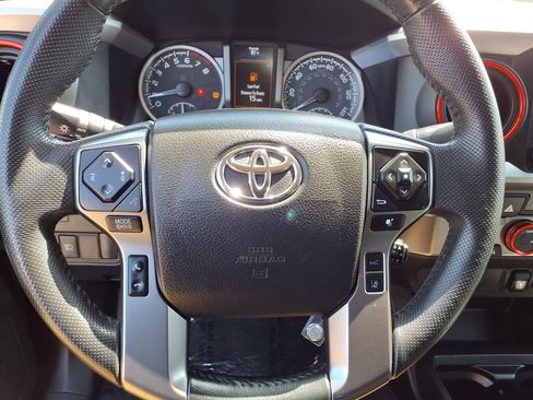 Used 2022 Toyota Tacoma SR5 RWD image 19