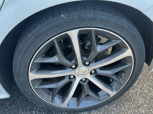 Used 2023 Honda Civic Touring image 2