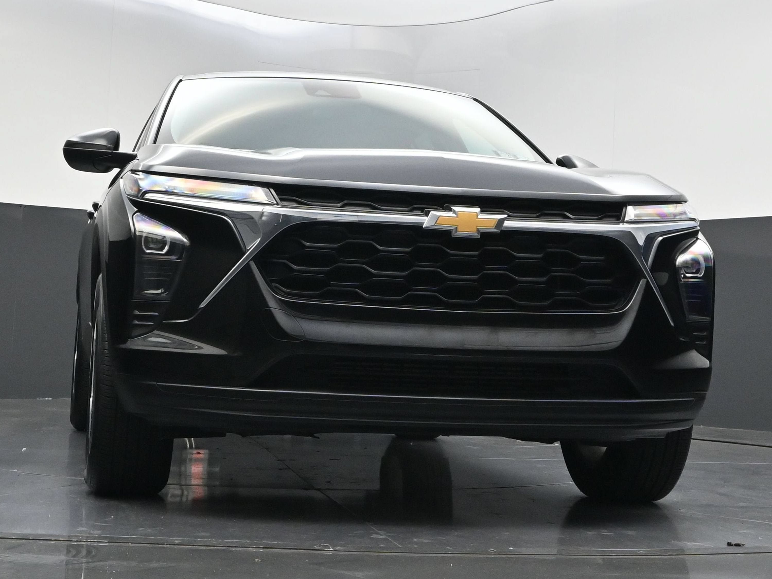 Certified 2025 Chevrolet Trax LS w/ LS Convenience Package FWD image 30