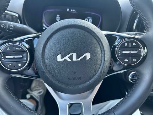 Used 2025 Kia Soul EX FWD image 11