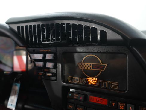 Used 1993 Chevrolet Corvette Coupe RWD image 24