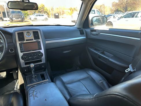 Used 2009 Chrysler 300 Touring image 21