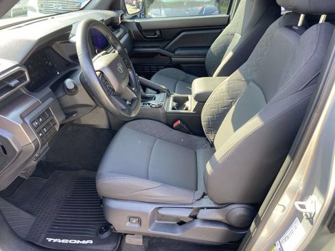 Used 2025 Toyota Tacoma SR5 AWD/4WD image 17