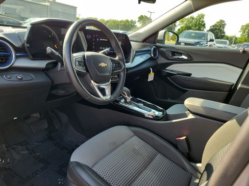 Used 2025 Chevrolet Trax LT w/ Driver Confidence Package FWD image 19