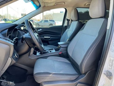 Used 2019 Ford Escape SE image 3