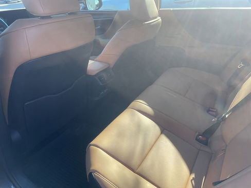 Used 2024 Lexus ES 300h w/ Premium Package FWD image 16