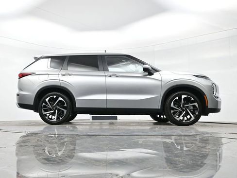 Used 2024 Mitsubishi Outlander SE image 31