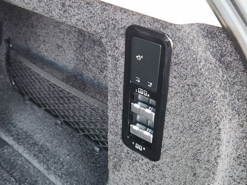 Used 2024 Land Rover Range Rover Long Wheelbase SE image 35