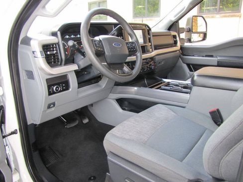 Used 2024 Ford F250 XLT w/ FX4 Off-Road Package AWD/4WD image 13