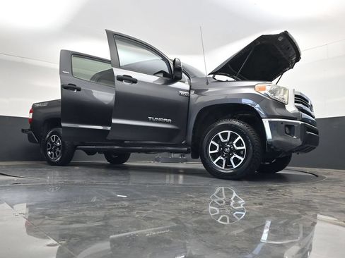 Used 2017 Toyota Tundra SR5 w/ TRD Off Road Package AWD/4WD image 52