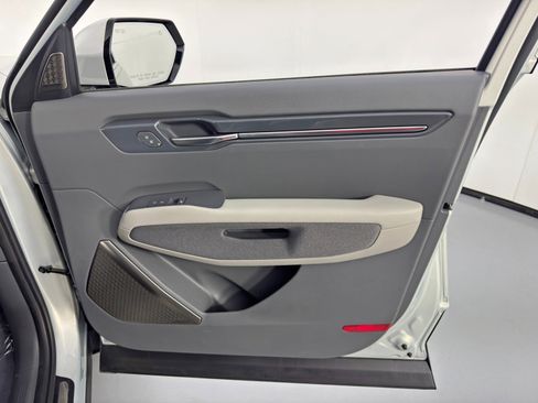 Used 2026 Kia EV9 Land image 48