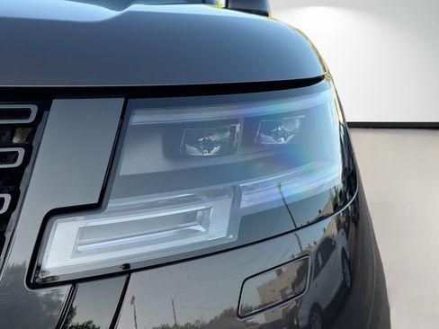 New 2026 Land Rover Range Rover SE image 9