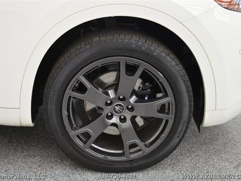 Used 2021 Maserati Levante image 43