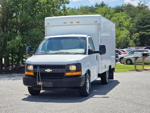 Used 2015 Chevrolet Express 3500 RWD image 5