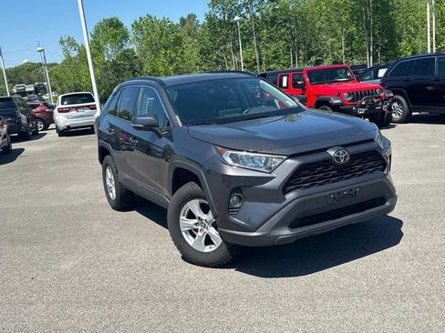 Used 2019 Toyota RAV4 XLE AWD/4WD image 2