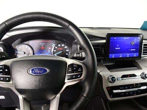 Used 2024 Ford Explorer XLT w/ Equipment Group 202A AWD/4WD image 16