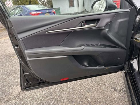 Used 2025 Toyota Camry SE FWD image 8